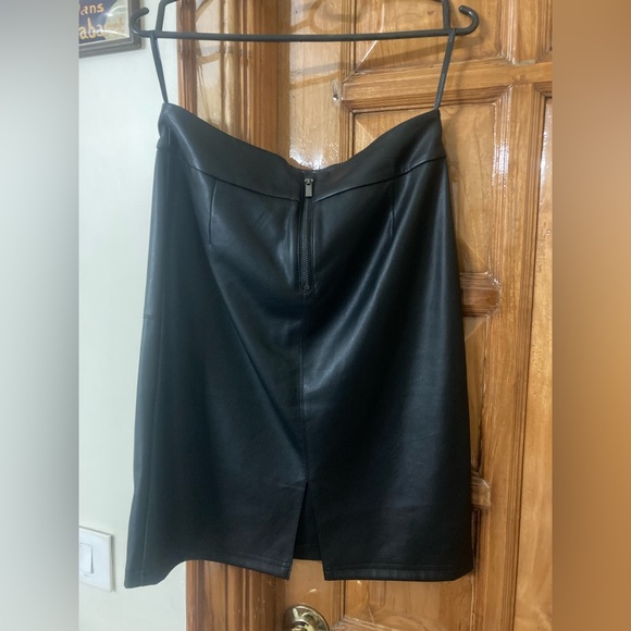 Dorothy Perkins faux leather skirt - Picture 4 of 5